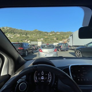 Incidente stradale sulla A10 tra Albenga e Andora verso Imperia: otto chilometri di coda e due feriti Incidente stradale sulla A10 tra Albenga e Andora verso Imperia: otto chilometri di coda e due feriti