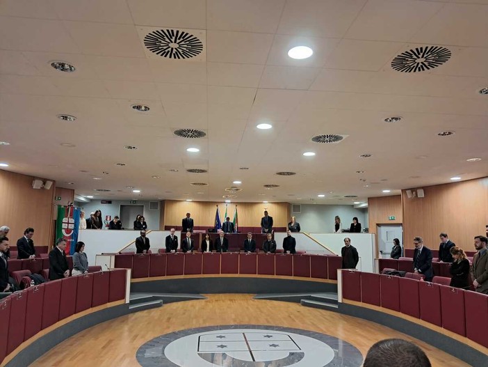 Caso Nessy Guerra, il consiglio regionale all'unanimità: “Proseguire le iniziative diplomatiche per riportarla in Italia con la figlia”