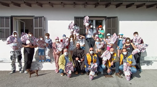 Bordighera: ieri la consegna delle uova di Pasqua ai bambini ucraini dal Lions Club 'Capo Nero Host' (Foto)