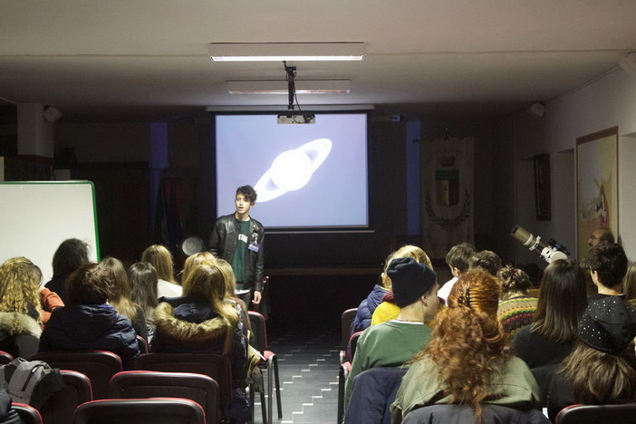 Perinaldo: grande successo per le lezioni del corso di astronomia del Comune del team dell'Osservatorio