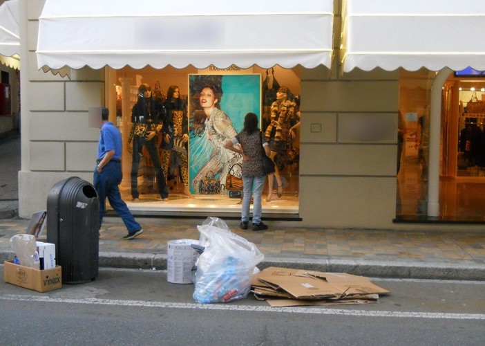 Sanremo: raccolta 'porta a porta' in via Matteotti, considerazioni e foto di un lettore