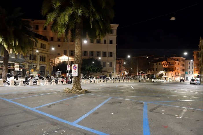 Linea dura anche dopo Pasqua: niente giallo fino a maggio e per i più piccoli riaprono le scuole anche in rosso, ma con test rapido Linea dura anche dopo Pasqua: niente giallo fino a maggio e per i più piccoli riaprono le scuole anche in rosso, ma con test rapido