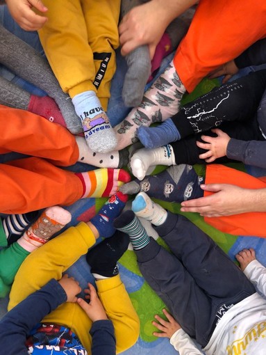 Sanremo: anche il nido interaziendale 'La Cicogna' ha partecipato alla 'Giornata dei Calzini Spaiati'