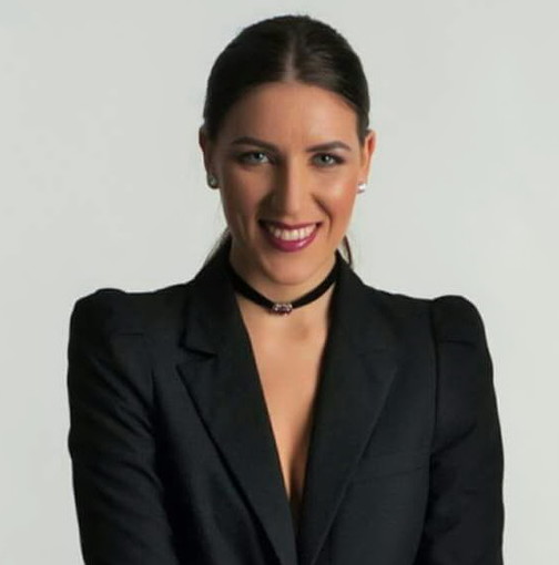 Crina Popescu, poetessa, filosofo, attrice e persona di cultura nata in Repubblica Moldavia, cresciuta in Romania e trasferita a Bordighera