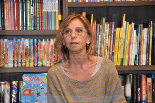 Sanremo: libreria Garibaldi gremita oggi pomeriggio per l'incontro con Concita De Gregorio (Foto)