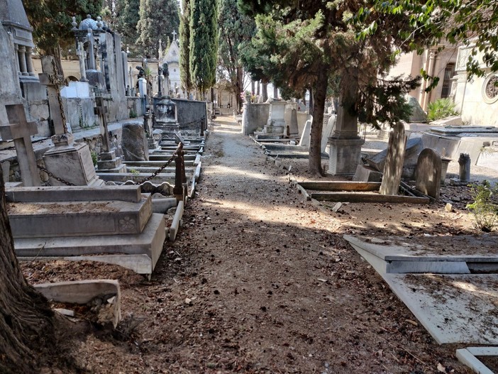 Sanremo, domani 2° appuntamento per la a pulizia delle tombe del cimitero monumentale alla Foce