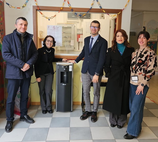 Sanremo: avviato il progetto per dotare le scuole cittadine di erogatori di acqua Sanremo: avviato il progetto per dotare le scuole cittadine di erogatori di acqua