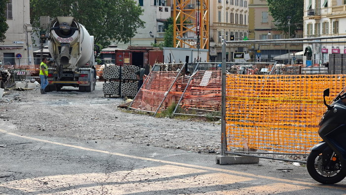 Sanremo, Piazza Eroi: tre anni di cantiere, restano le preoccupazioni dei commercianti Sanremo, Piazza Eroi: tre anni di cantiere, restano le preoccupazioni dei commercianti