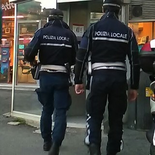 Sanremo: cabine telefoniche vandalizzate in piazza Eroi Sanremesi per rubare gli spiccioli (Foto) Sanremo: cabine telefoniche vandalizzate in piazza Eroi Sanremesi per rubare gli spiccioli (Foto)