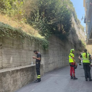 Ventimiglia: 25enne si getta in un burrone dopo aver tentato il furto di un'auto, intervento di Vigili del Fuoco e 118 Ventimiglia: 25enne si getta in un burrone dopo aver tentato il furto di un'auto, intervento di Vigili del Fuoco e 118