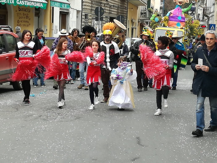 Ceriana: grande partecipazione ieri pomeriggio per il 'Carnevale dei Bambini', martedì nuova sfilata