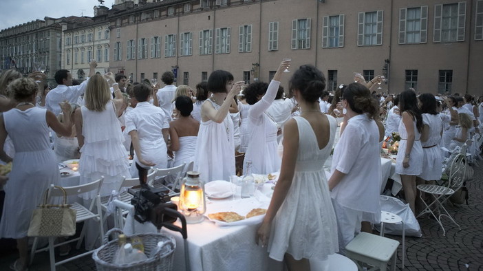 Imperia: martedì prossimo, appuntamento con la 'Cena in Bianco 2018' in via Ospedale e via V. Monti