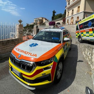 Ventimiglia: bambino di 6 anni cade ai giardini pubblici dall'altezza di due metri, intervento di 118 e Croce Verde Ventimiglia: bambino di 6 anni cade ai giardini pubblici dall'altezza di due metri, intervento di 118 e Croce Verde
