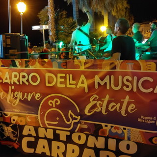 Riva Ligure: questa sera alle 21 i 'BluCobalto' si esibiranno sul 'Carro della Musica'
