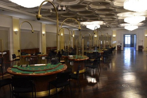 Sanremo: apertura col 'botto' per il Casinò, nel primo giorno incassati 162mila euro, il 60% in più della media Sanremo: apertura col 'botto' per il Casinò, nel primo giorno incassati 162mila euro, il 60% in più della media