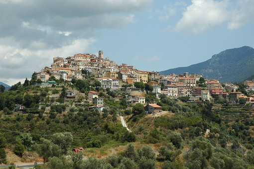 Perinaldo, il 19 settembre la premiazione del concorso letterario “Dalle antiche pietre misteri, sapori e profumi del Noir” Perinaldo, il 19 settembre la premiazione del concorso letterario “Dalle antiche pietre misteri, sapori e profumi del Noir”