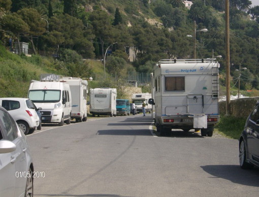 Sanremo: parcheggi 'selvaggi' dei camper in città, la risposta di un nostro lettore a Mario