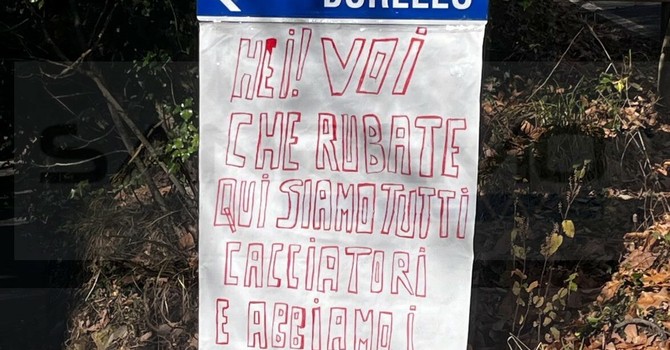 Cartello minaccioso all’ingresso di Borello: cresce la paura dei residenti dopo i furti nelle frazioni di Sanremo