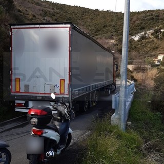 Sanremo: mezzo pesante bloccato sabato scorso in via Monte Ortigara, saranno installati cartelli per evitare che si ripeta