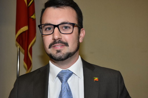 Ventimiglia: clochard e migranti la notte al mercato coperto, De Villa "Mi metterò subito al lavoro per risolvere la questione" Ventimiglia: clochard e migranti la notte al mercato coperto, De Villa "Mi metterò subito al lavoro per risolvere la questione"