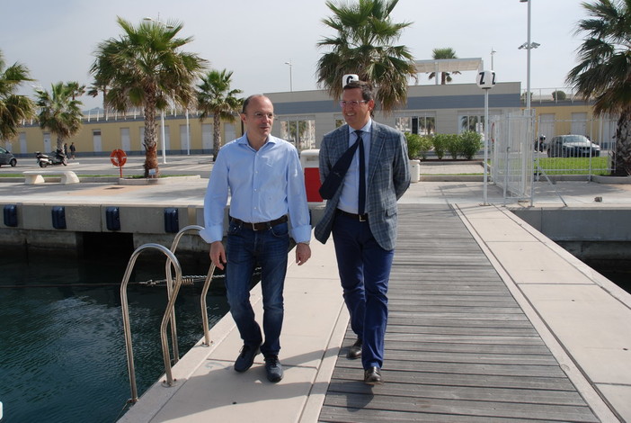 Incontro al ristorante tra il neo Sindaco Capacci e Giuseppe Argirò per il futuro del porto turistico Incontro al ristorante tra il neo Sindaco Capacci e Giuseppe Argirò per il futuro del porto turistico