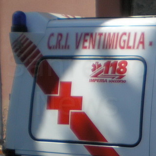 Ventimiglia: tamponamento stamani in via Biancheri, 37enne leggermente ferita