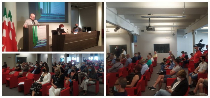 Genova: convegno della Cgil regionale, Toti "Vaccino nei luoghi di lavoro, equivale alle battaglie sulla sicurezza" Genova: convegno della Cgil regionale, Toti "Vaccino nei luoghi di lavoro, equivale alle battaglie sulla sicurezza"