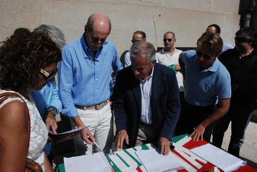 Imperia: due banchetti del PDL, domani e giovedì, per firmare i Referendum sulla Giustizia Imperia: due banchetti del PDL, domani e giovedì, per firmare i Referendum sulla Giustizia