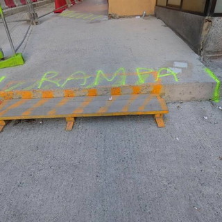 Imperia: via Cascione inaccessibile per i diversamente abili, la protesta di Michela Aloigi (Foto e Video)
