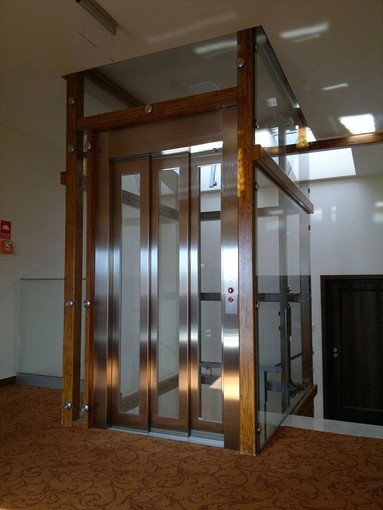 Per edifici pubblici e privati, trasporto di persone e merci sono sicure e certificate con Cuttica Ascensori: prodotti all'avanguardia e ammodernamento di strutture preesistenti