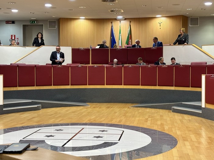 Allargamento della giunta regionale, il consiglio dice il primo ‘sì’: dalla riforma spariscono i sottosegretari