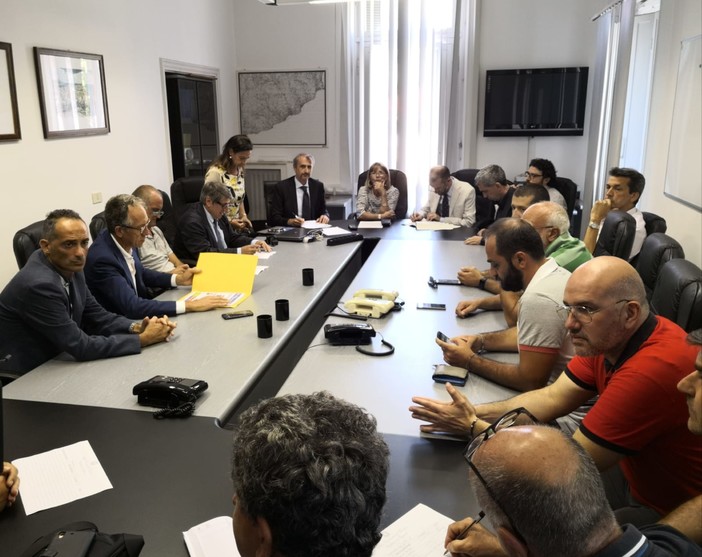 Crisi Riviera Trasporti: il Comune di Sanremo "Sì alla variante urbanistica per il deposito ma non in chiave commerciale" (Foto e Video) Crisi Riviera Trasporti: il Comune di Sanremo "Sì alla variante urbanistica per il deposito ma non in chiave commerciale" (Foto e Video)