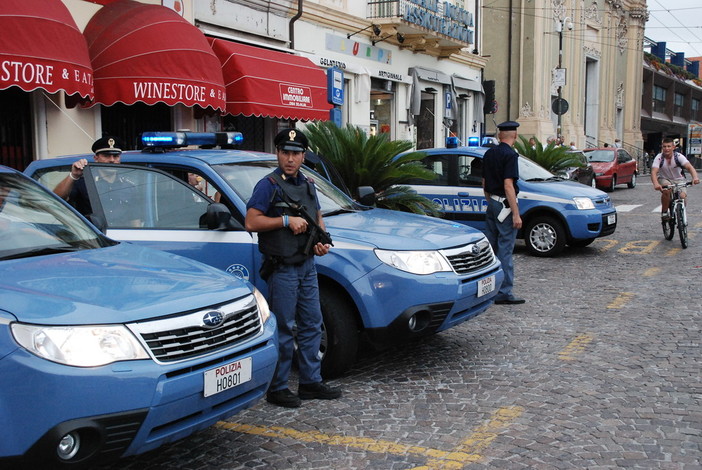 Nei controlli della Polizia di Stato per una Pasqua sicura, identificate 312 persone e controllati 120 veicoli Nei controlli della Polizia di Stato per una Pasqua sicura, identificate 312 persone e controllati 120 veicoli