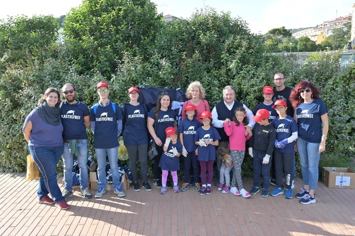 Clean up, l'iniziativa di Plastic Free e Conad sbarca a Imperia (Foto)