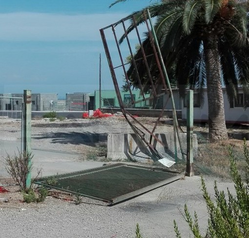 Sanremo: dopo il prato dissestato al campo di atletica ecco un cancello divelto a Pian di Poma