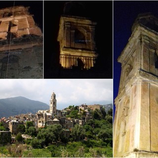 Il campanile della 'chiesa grande' illuminato al tramonto