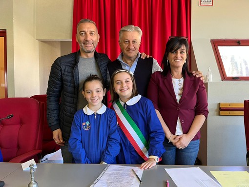 Taggia, si è riunito il Consiglio Comunale dei Ragazzi delle scuole primarie: eletto il sindaco e il vicesindaco Taggia, si è riunito il Consiglio Comunale dei Ragazzi delle scuole primarie: eletto il sindaco e il vicesindaco