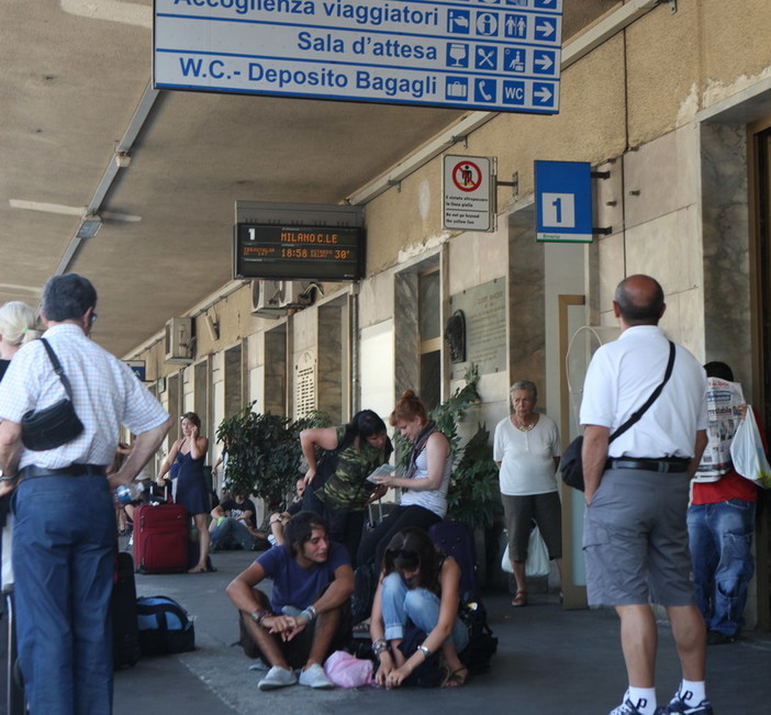 Ventimiglia: lavori alla stazione, da domenica a giovedì cancellati alcuni treni notturni Ventimiglia: lavori alla stazione, da domenica a giovedì cancellati alcuni treni notturni