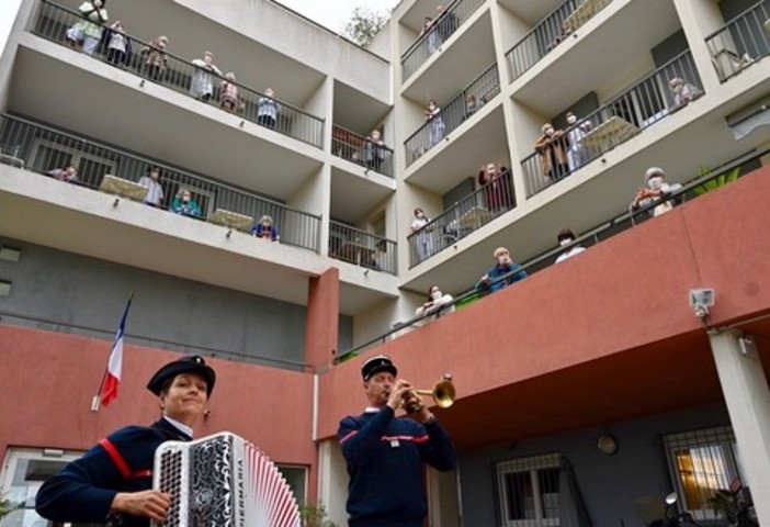 “Non darò mai la priorità all'economia rispetto alla salute”, Estrosi sulla strada della fermezza. Domani, in Parlamento, Edouard Philippe sull’11 maggio “Non darò mai la priorità all'economia rispetto alla salute”, Estrosi sulla strada della fermezza. Domani, in Parlamento, Edouard Philippe sull’11 maggio