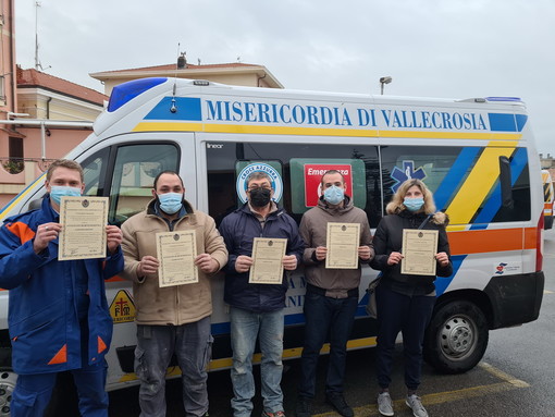 Vallecrosia: consegnati ieri gli attestati di benemerenza a 27 operatori della Croce Azzurra Misericordia (Foto)