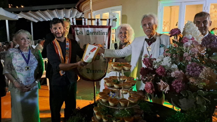 Sanremo: massiccia partecipazione sabato scorso per il 'Gala di mezza estate' degli 'Chevaliers de Provence' (Foto) Sanremo: massiccia partecipazione sabato scorso per il 'Gala di mezza estate' degli 'Chevaliers de Provence' (Foto)