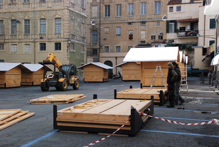 Sanremo: installate le 'casette' per il Mercatino Natalizio del Trentino Sanremo: installate le 'casette' per il Mercatino Natalizio del Trentino