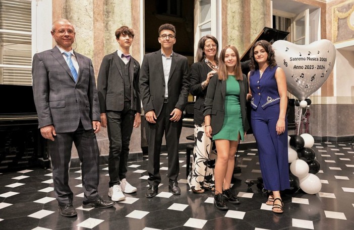 Sanremo: grande successo a Palazzo Roverizio per il concerto di inizio anno di 'Musica 2000' Sanremo: grande successo a Palazzo Roverizio per il concerto di inizio anno di 'Musica 2000'