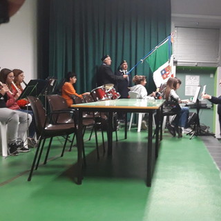 Ventimiglia: anche quest'anno la consegna del 'Tricolore' dai lions frontalieri agli alunni delle quinte Ventimiglia: anche quest'anno la consegna del 'Tricolore' dai lions frontalieri agli alunni delle quinte