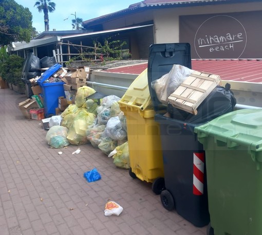 Ventimiglia: abbandono di rifiuti, Di Muro "Tutti devono fare la loro parte, potenziamo la raccolta"