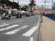 Sanremo: primo giorno di chiusura in via Nino Bixio ma davanti ai 'baretti' è sempre parcheggio 'selvaggio'