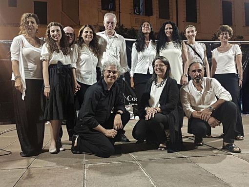 Sanremo: l’Happy Chorus RnS ha ‘incantato’ ieri sera gli spettatori di piazza San Siro (Foto) Sanremo: l’Happy Chorus RnS ha ‘incantato’ ieri sera gli spettatori di piazza San Siro (Foto)