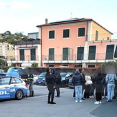 Riva Ligure: pullman con problemi al parabrezza e alunni appiedati, raggiungono l'aeroporto con le auto dei genitori Riva Ligure: pullman con problemi al parabrezza e alunni appiedati, raggiungono l'aeroporto con le auto dei genitori