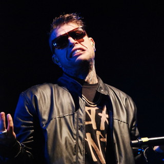 Sanremo: grande successo per Fedez in piazzale Dapporto, circa 4.000 persone in delirio per il rapper