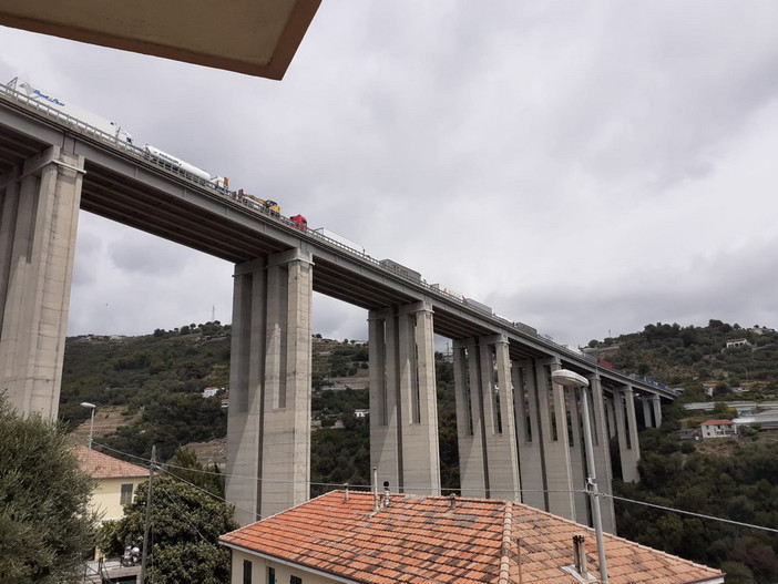 Autostrade liguri, estate senza cantieri: riviere libere fino a ottobre e tre corsie sulla A26 dopo sei anni
